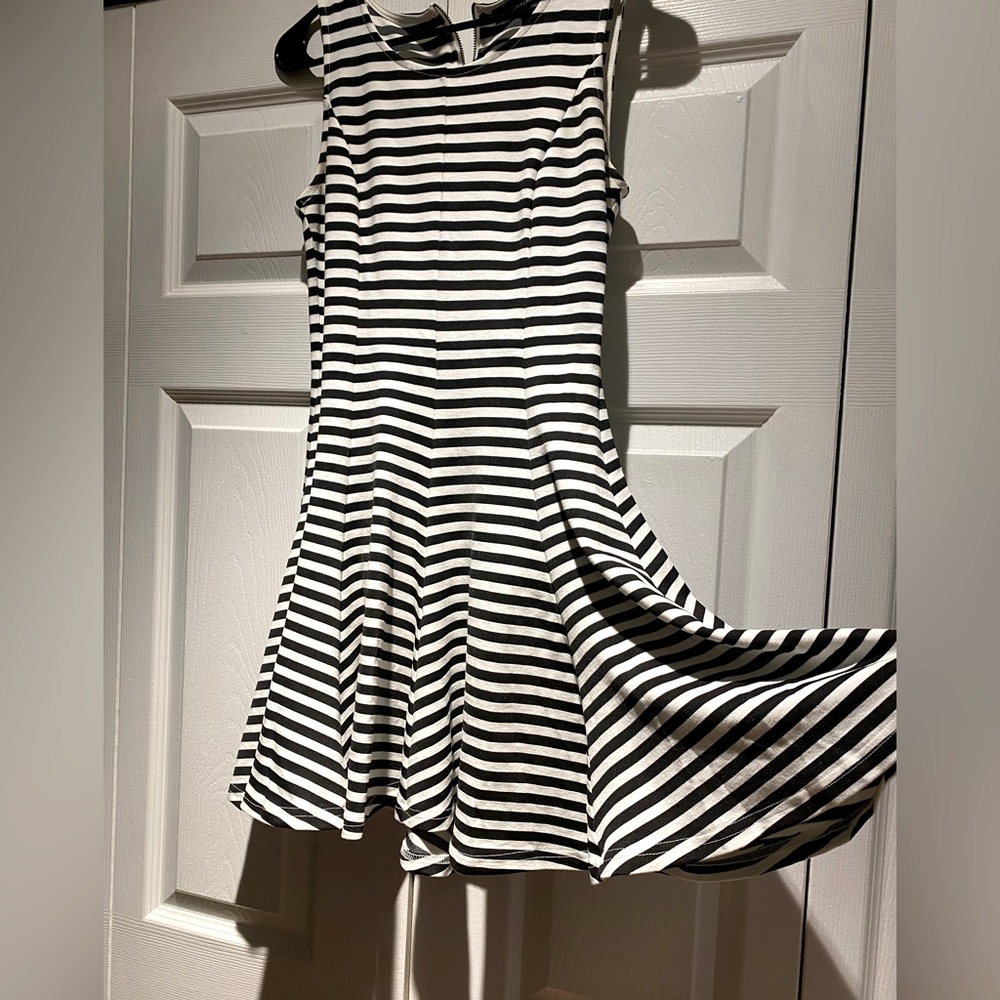Navy blue and white Olivaceous dress. Size M, EUC